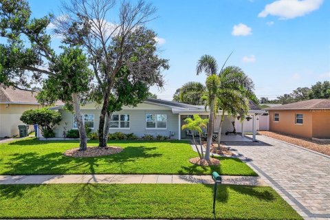 House in Largo, Florida 3 bedrooms, 93.65 sq.m. № 1847165 - photo 1
