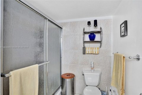 Copropriété à vendre à Miami, Floride: 2 chambres, 125.42 m2 № 1969237 - photo 15