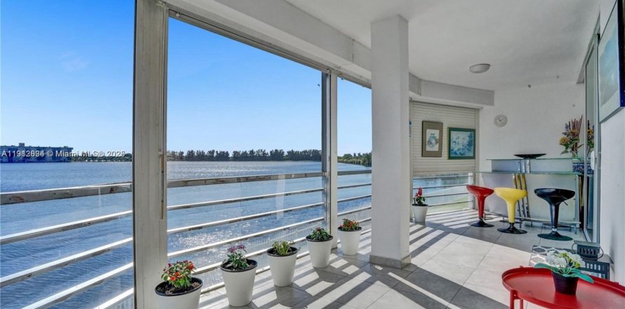 Condo à Miami, Floride, 2 chambres № 1969237