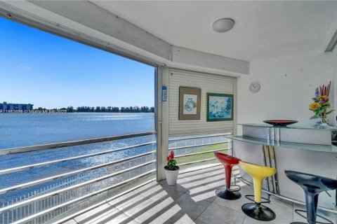 Copropriété à vendre à Miami, Floride: 2 chambres, 125.42 m2 № 1969237 - photo 2