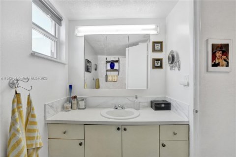 Copropriété à vendre à Miami, Floride: 2 chambres, 125.42 m2 № 1969237 - photo 16