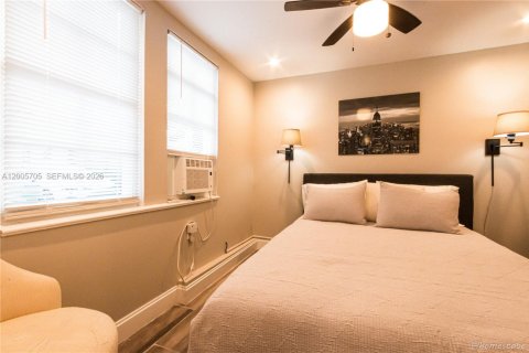 House in Miami, Florida 2 bedrooms, 62.8 sq.m. № 2069670 - photo 7