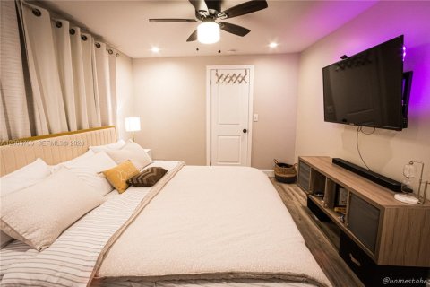 House in Miami, Florida 2 bedrooms, 62.8 sq.m. № 2069670 - photo 4