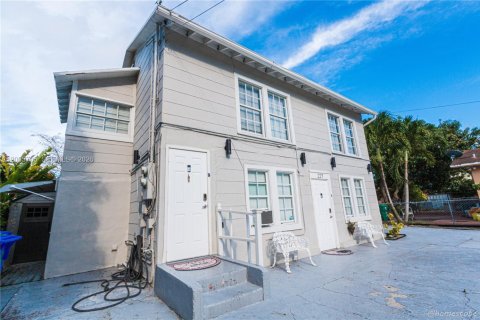 House in Miami, Florida 2 bedrooms, 62.8 sq.m. № 2069670 - photo 17