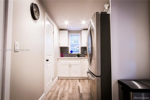 House in Miami, Florida 2 bedrooms, 62.8 sq.m. № 2069670 - photo 10