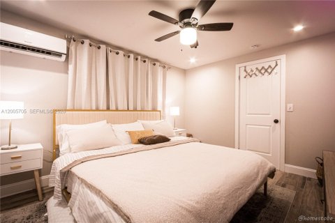 House in Miami, Florida 2 bedrooms, 62.8 sq.m. № 2069670 - photo 3
