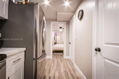 House in Miami, Florida 2 bedrooms, 62.8 sq.m. № 2069670 - photo 15