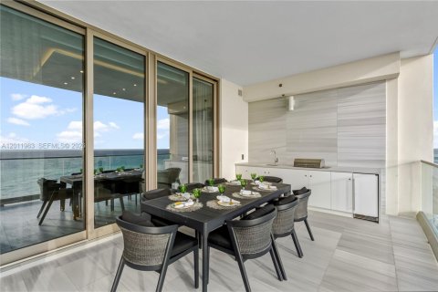 Condo in Sunny Isles Beach, Florida, 4 bedrooms  № 2075011 - photo 21