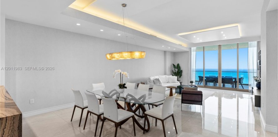 Condo in Sunny Isles Beach, Florida, 4 bedrooms  № 2075011