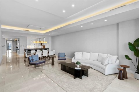 Condo in Sunny Isles Beach, Florida, 4 bedrooms  № 2075011 - photo 3
