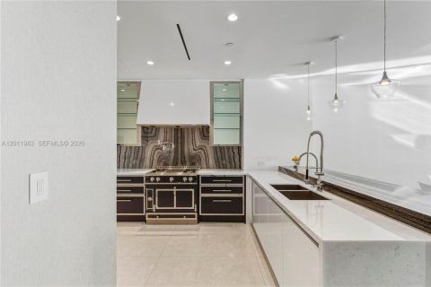 Condo in Sunny Isles Beach, Florida, 4 bedrooms  № 2075011 - photo 11