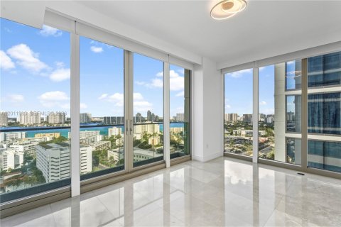 Condo in Sunny Isles Beach, Florida, 4 bedrooms  № 2075011 - photo 16