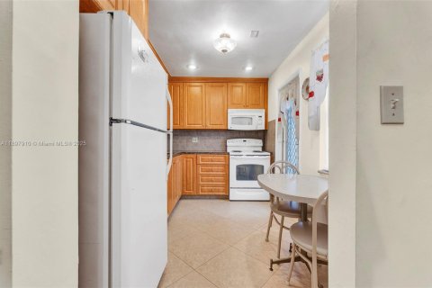 Copropriété à vendre à Lauderdale Lakes, Floride: 2 chambres, 102.38 m2 № 1956018 - photo 4