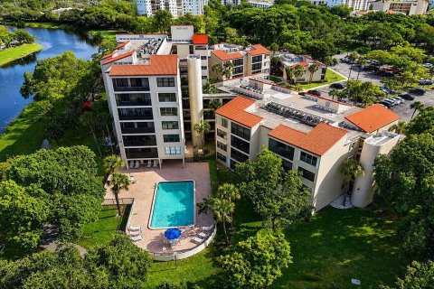 Condominio en Pompano Beach, Florida, 2 dormitorios № 2251273