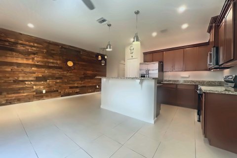 Townhouse in Pompano Beach, Florida 3 bedrooms, 148.46 sq.m. № 2244472 - photo 5