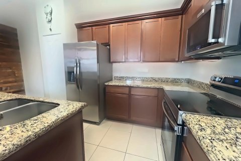 Townhouse in Pompano Beach, Florida 3 bedrooms, 148.46 sq.m. № 2244472 - photo 12