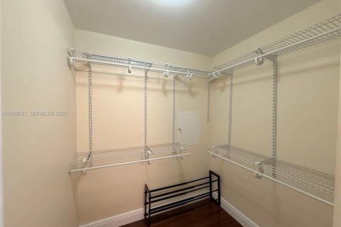 Снять в аренду кондоминиум в Майами, Флорида 2 спальни, 96.62м2, № 2030182 - фото 7