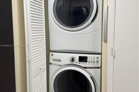 Снять в аренду кондоминиум в Майами, Флорида 2 спальни, 96.62м2, № 2030182 - фото 14