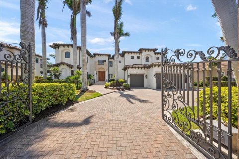 House in Venice, Florida 5 bedrooms, 571.07 sq.m. № 1895089 - photo 2