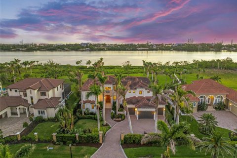 House in Venice, Florida 5 bedrooms, 571.07 sq.m. № 1895089 - photo 5