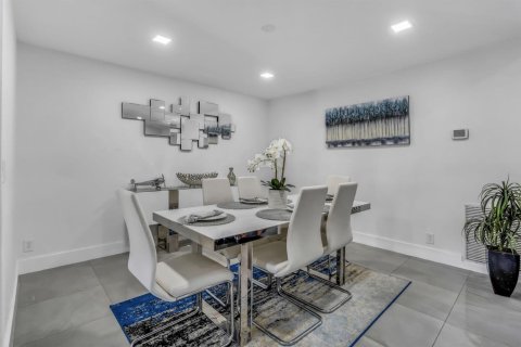 Casa en venta en Coral Springs, Florida, 4 dormitorios, 210.24 m2 № 2177460 - foto 9
