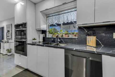 Casa en venta en Coral Springs, Florida, 4 dormitorios, 210.24 m2 № 2177460 - foto 11