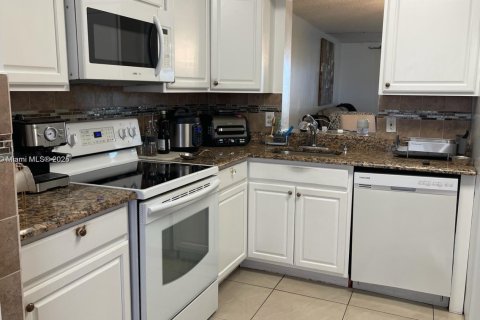 Condo in Deerfield Beach, Florida, 2 bedrooms  № 1451864 - photo 22