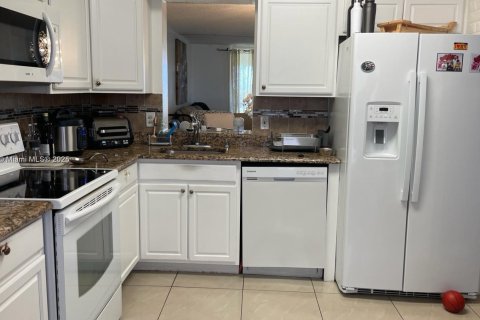 Condo in Deerfield Beach, Florida, 2 bedrooms  № 1451864 - photo 23
