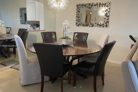 Condo in Deerfield Beach, Florida, 2 bedrooms  № 1451864 - photo 1
