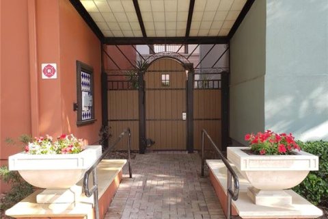 Condominio en alquiler en Tampa, Florida, 1 dormitorio, 66.98 m2 № 2114693 - foto 2