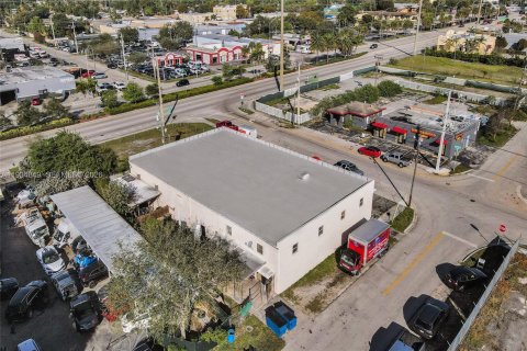 Commercial property in West Park, Florida № 2057131 - photo 24