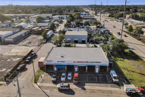 Commercial property in West Park, Florida № 2057131 - photo 3