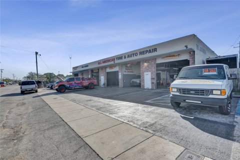 Commercial property in West Park, Florida № 2057131 - photo 16