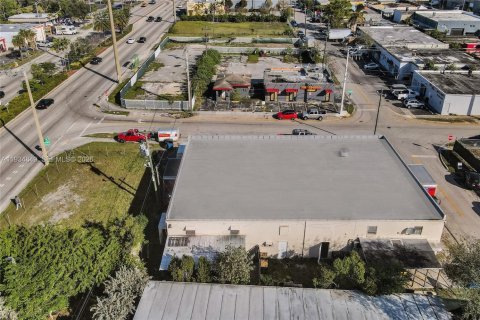 Commercial property in West Park, Florida № 2057131 - photo 25