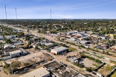 Commercial property in West Park, Florida № 2057131 - photo 22