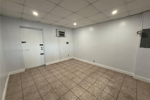 Commercial property in West Park, Florida № 2057131 - photo 8