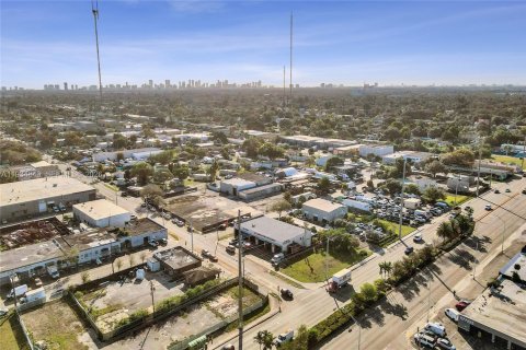 Commercial property in West Park, Florida № 2057131 - photo 18