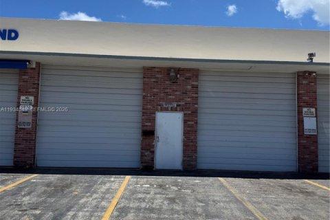 Commercial property in West Park, Florida № 2057131 - photo 27