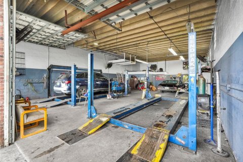 Commercial property in West Park, Florida № 2057131 - photo 14