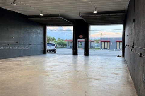 Commercial property in West Park, Florida № 2057131 - photo 12