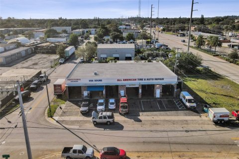 Commercial property in West Park, Florida № 2057131 - photo 30