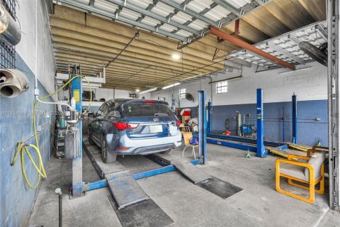 Commercial property in West Park, Florida № 2057131 - photo 13