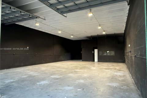 Commercial property in West Park, Florida № 2057131 - photo 6