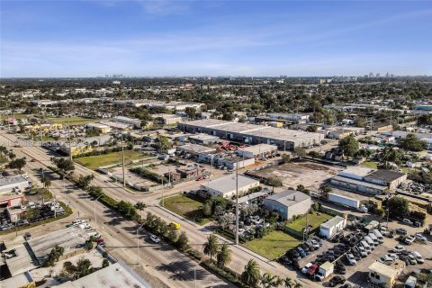 Commercial property in West Park, Florida № 2057131 - photo 20