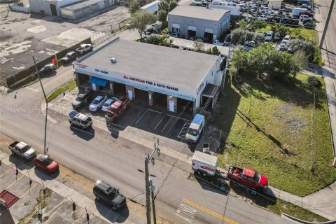 Commercial property in West Park, Florida № 2057131 - photo 4