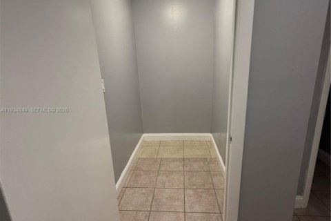 Commercial property in West Park, Florida № 2057131 - photo 11