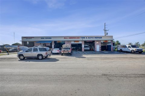 Commercial property in West Park, Florida № 2057131 - photo 19