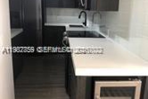 Снять в аренду кондоминиум в Майами-Бич, Флорида 1 спальня, 62.8м2, № 2050615 - фото 3