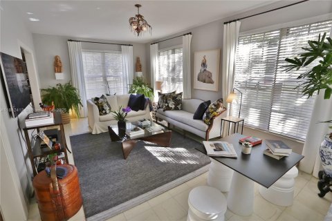 Townhouse in Coral Gables, Florida 2 bedrooms, 222.97 sq.m. № 1978061 - photo 6