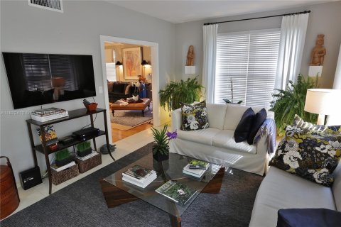 Townhouse in Coral Gables, Florida 2 bedrooms, 222.97 sq.m. № 1978061 - photo 5